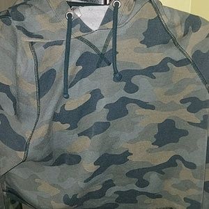 Medium camoflague hooded crop sweatshirt